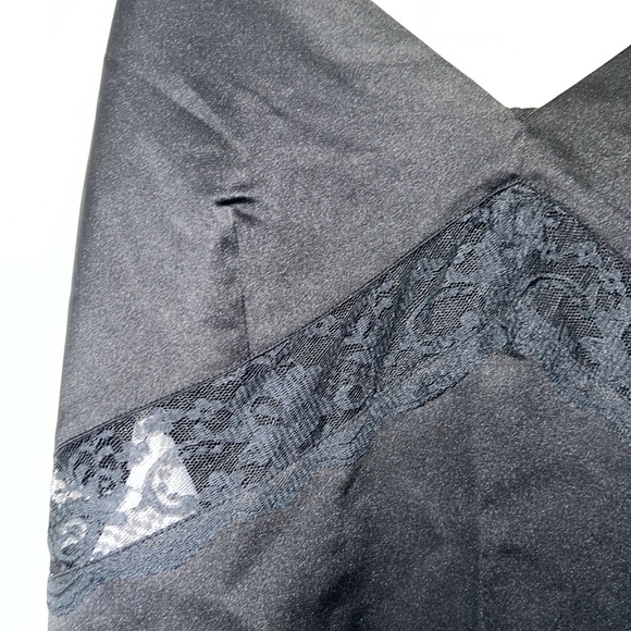 Abercrombie Silk Cami - Picture 2 of 9